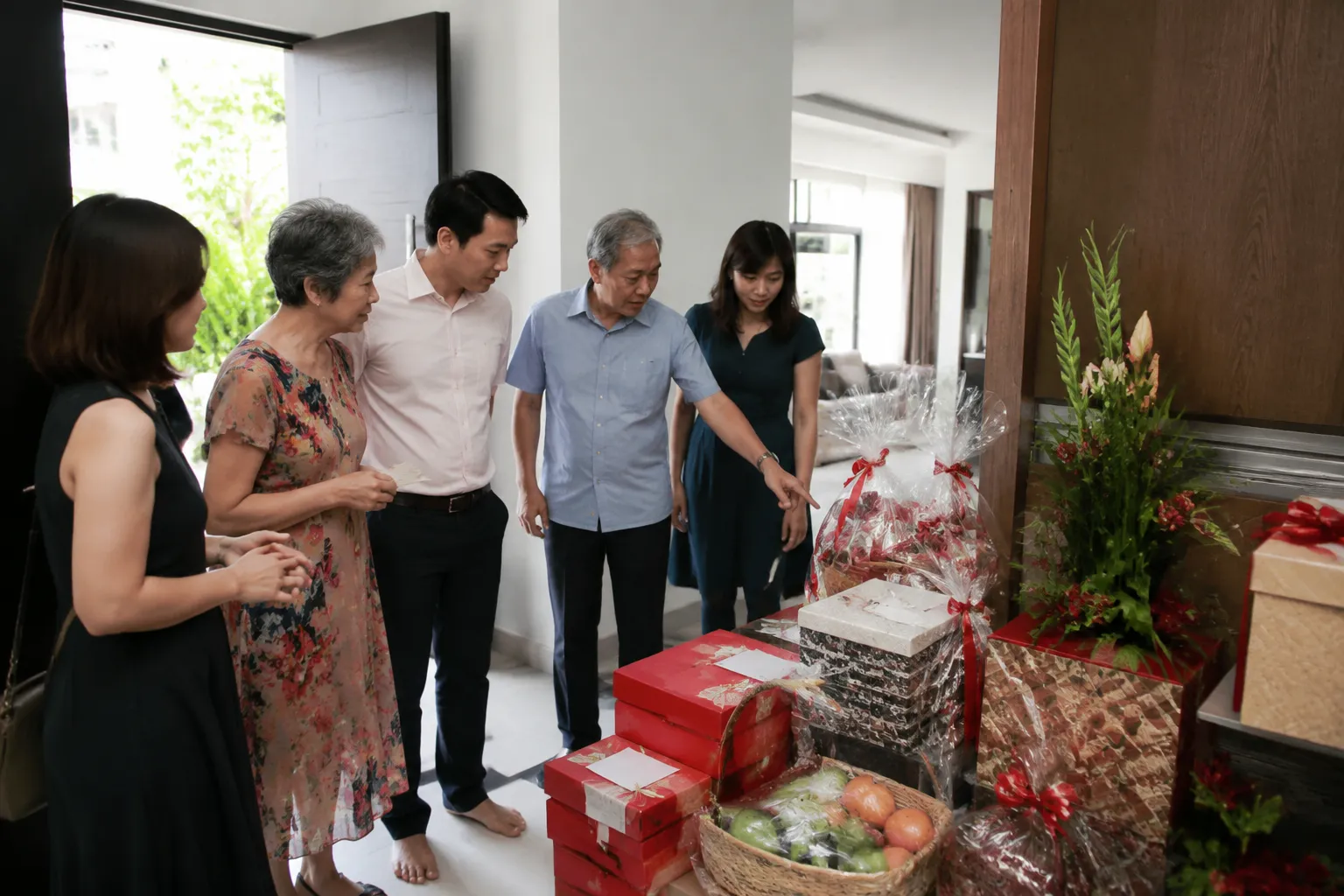 Guo Da Li and Hui Li Gift Handoff Plan